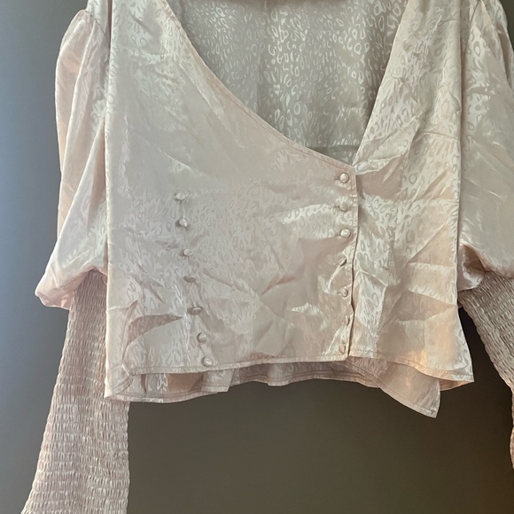 Satiny cream blouse - Picture 2 of 2